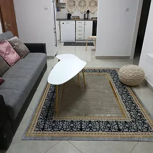 Lora's אילת
